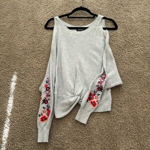 Gray floral sleeved sweater